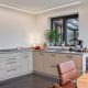 moderne keuken met houtlook