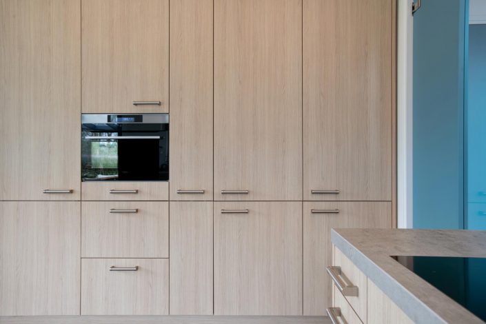 moderne keuken met houtlook