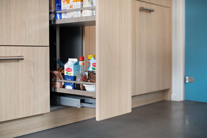moderne keuken met houtlook