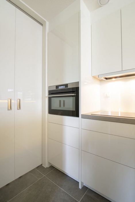 Witte moderne keuken